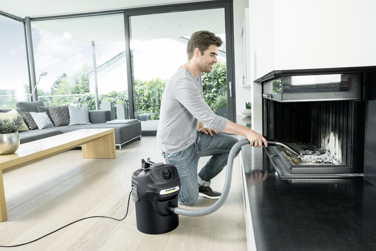 Účinné odstraňování popela vysavačem Karcher AD 2.