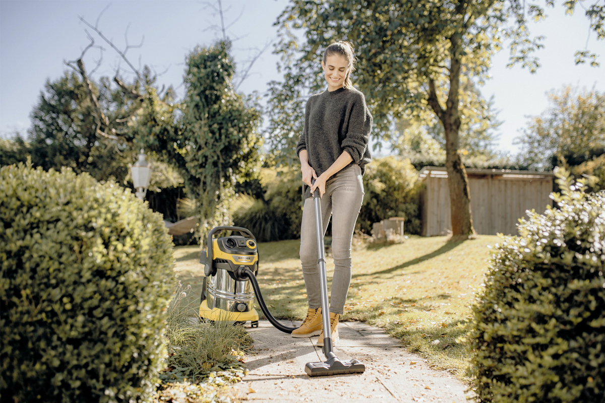 Vysavač Karcher WD 6 P Premium, vysávání chodníku