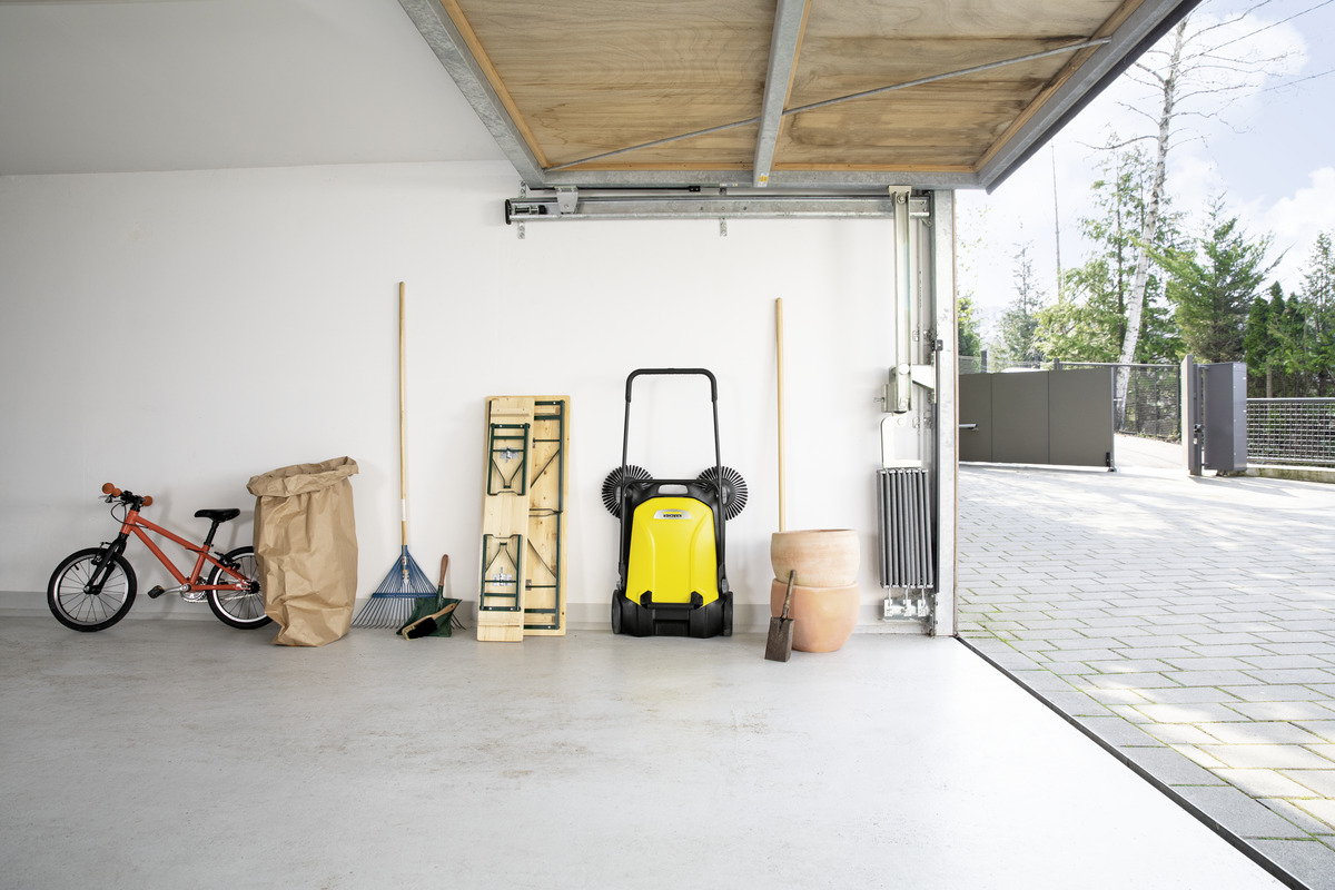Zamiatarka Karcher S 4 Twin na pewno nie zagraci Ci garażu