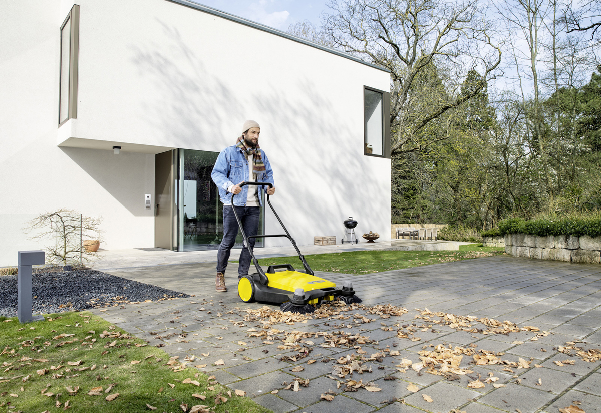 Pracujte bez námahy s ručním zametacím strojem Karcher S 6 Twin