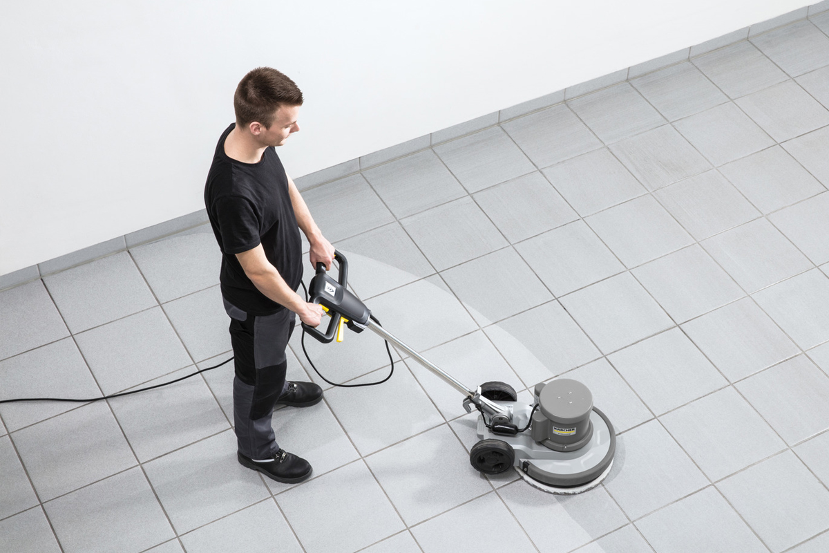 Profesionální, automatický jednokotoučový stroj Karcher BDS 43/150 C Classic