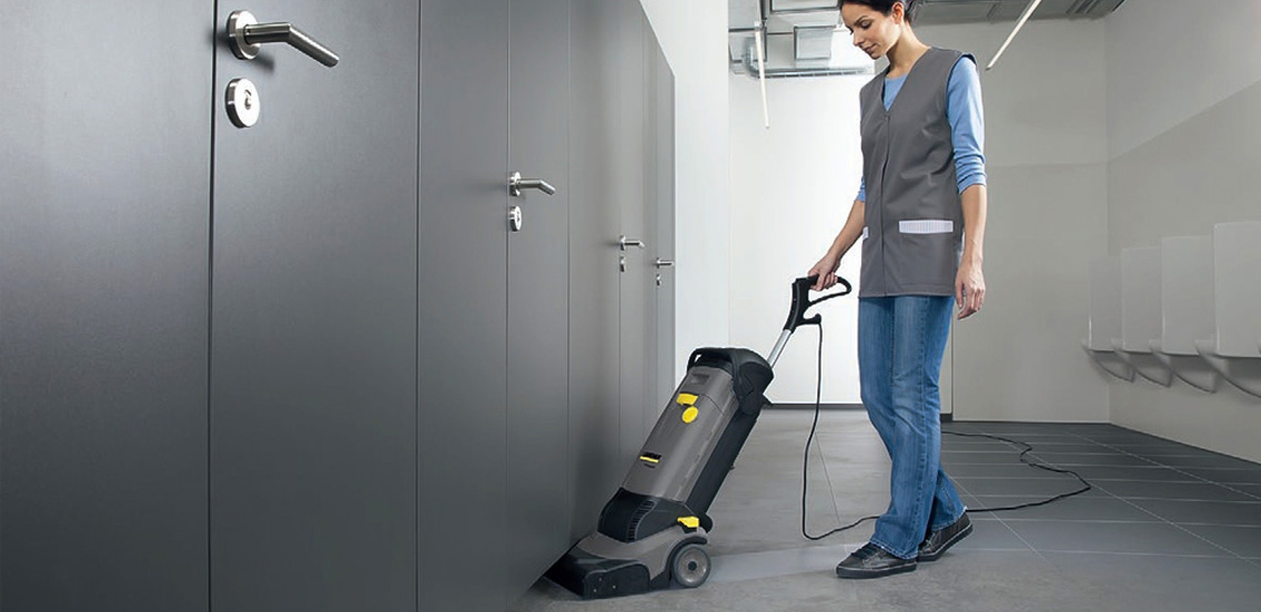 Profesionální automatický podlahový mycí stroj Karcher BR 30/4 C