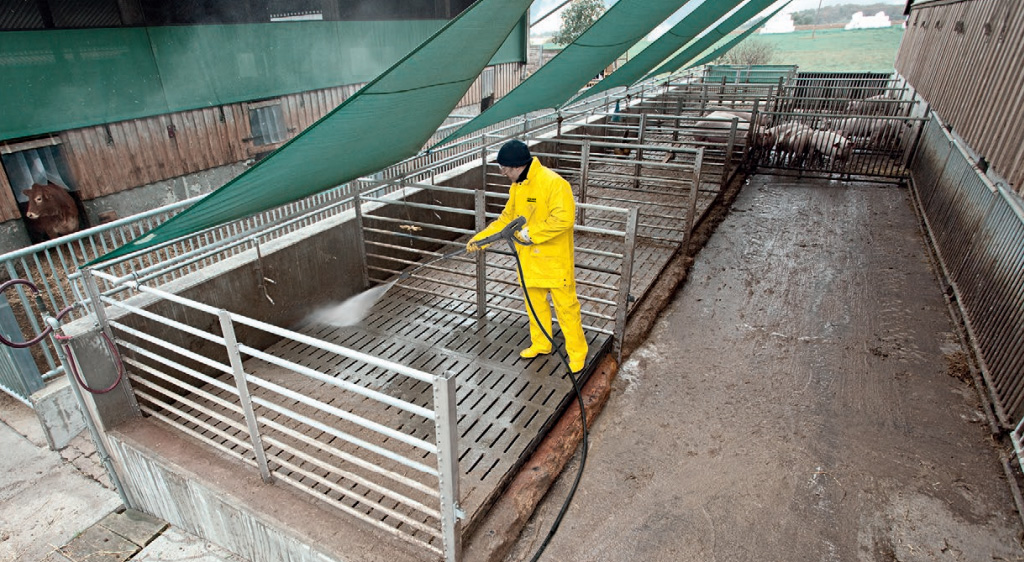 Účinná při odstraňování nečistot z různých povrchů