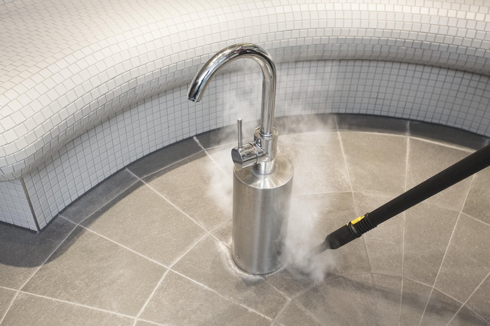 Parownica SG 4/4 Karcher podczas użycia