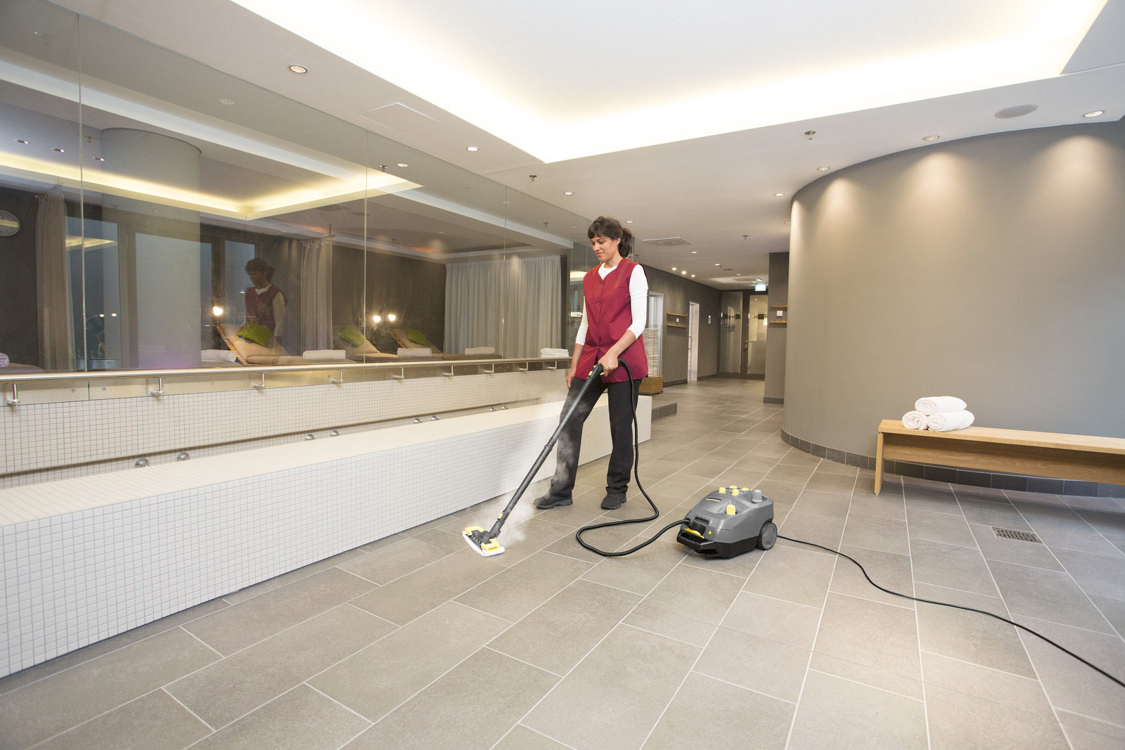 Parownica SG 4/4 Karcher podczas użycia