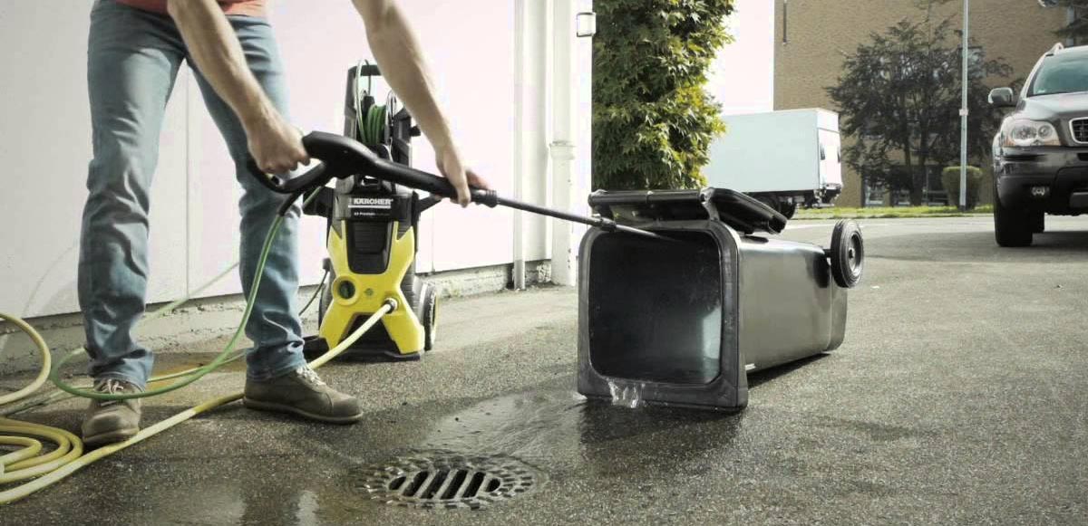 Nástavec na podvozky pro K 2 - K 7, úhlový nástavec od společnosti Karcher Nástavec na podvozky pro K 2 - K 7, úhlový nástavec od společnosti Karcher. Mytí vnitřku popelnice pomocí úhlového nástavce Karcher.