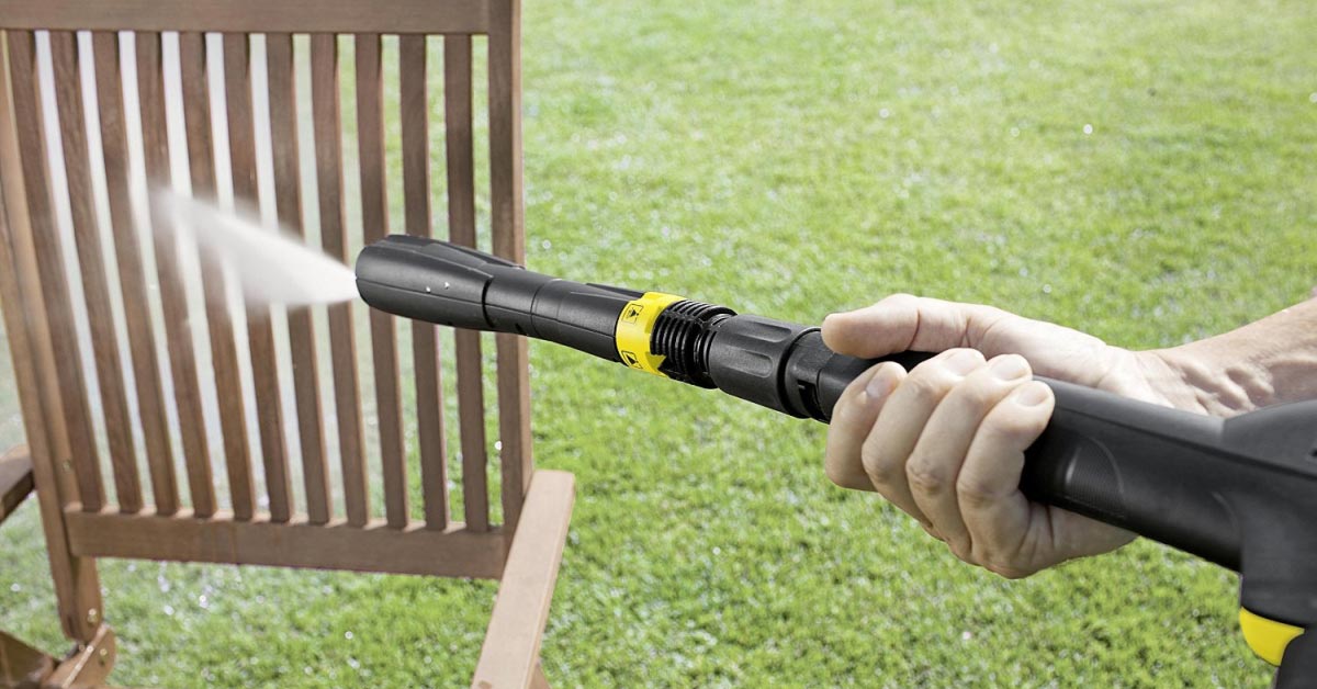 MP 145 Tryska Multi Power pro K 3 - K 5 od společnosti Karcher. Mytí zahradní židle pomocí trysky Multi Power.