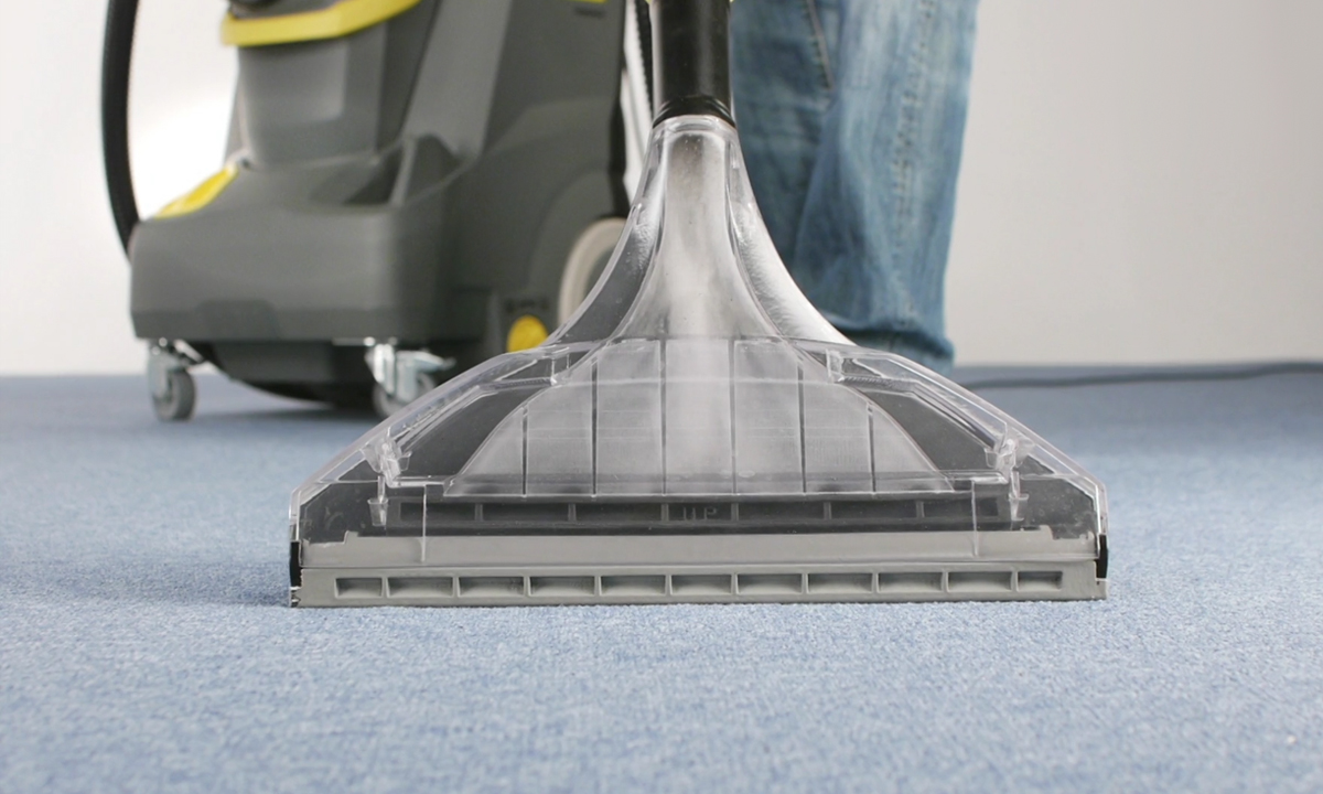 Vysavač Karcher Puzzi 30/4 - extrakční čištění